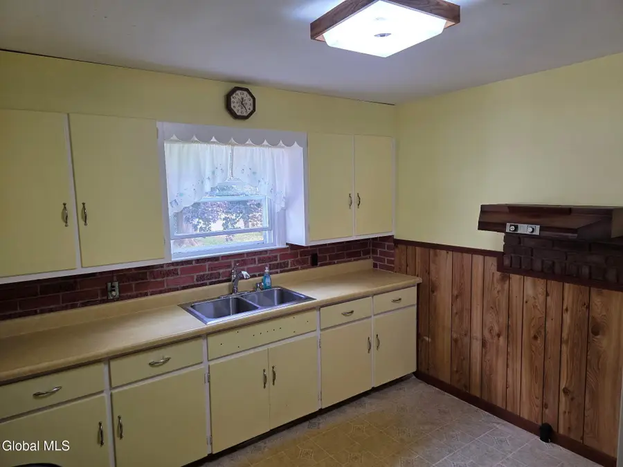 5514 E Woodlawn Place, Marcy, NY 13403 - #2