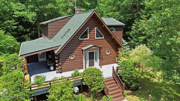 4 Treehouse Lane, Queensbury, NY 12804