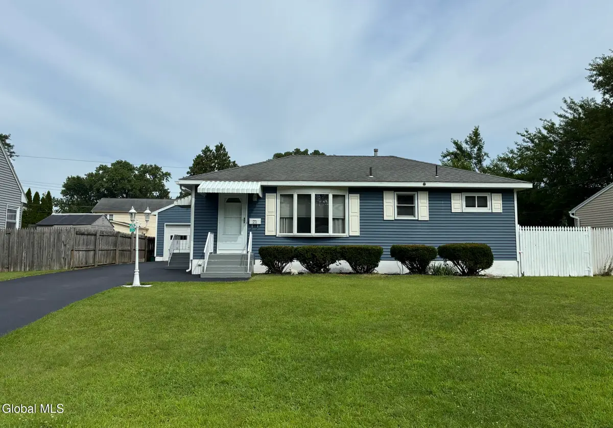 21 Huckleberry Lane, Colonie, NY 12205 - #1