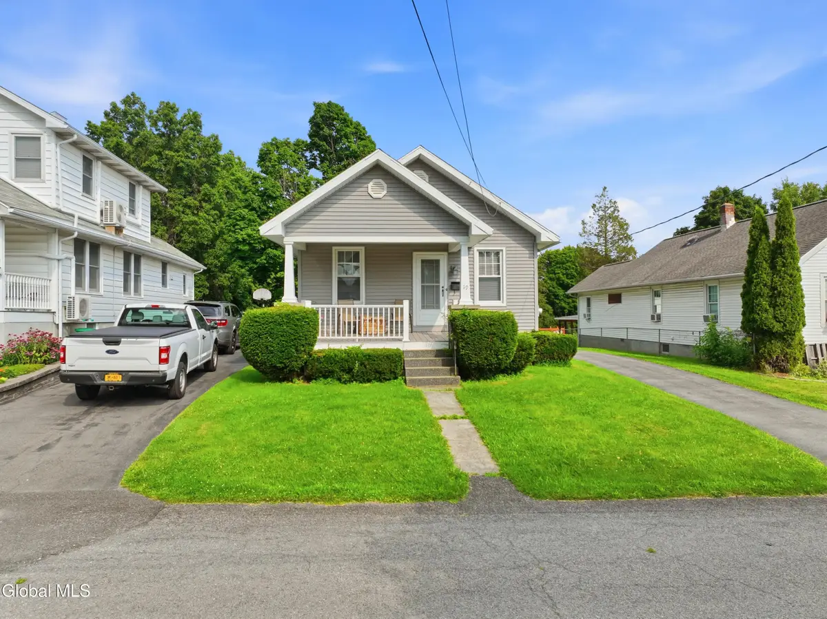 19 Grove Avenue, Latham, NY 12110 - #1