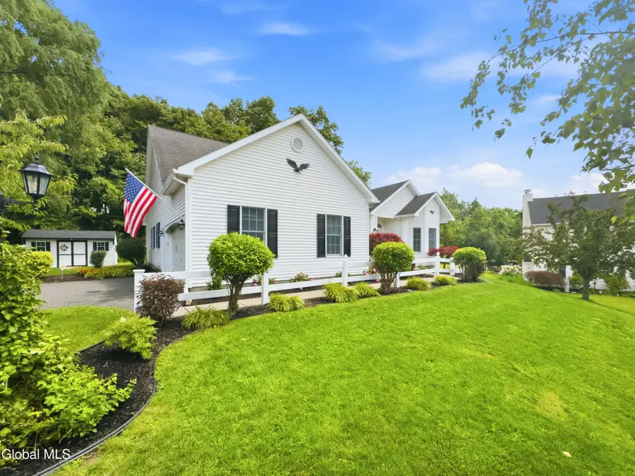 6 Sawyer Place, Colonie, NY 12047 - #3