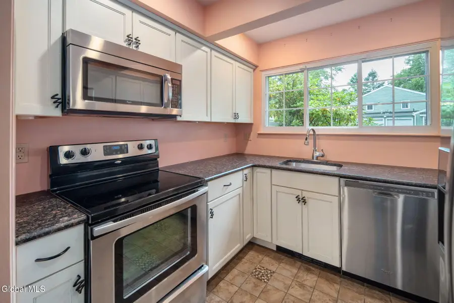 22 Spruce Court, Bethlehem, NY 12054 - #3