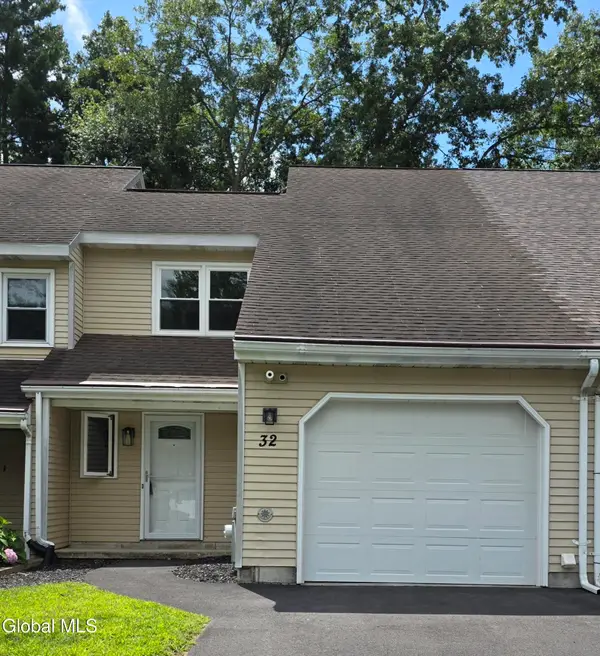 32 Old Coach Road, Clifton Park, NY 12065