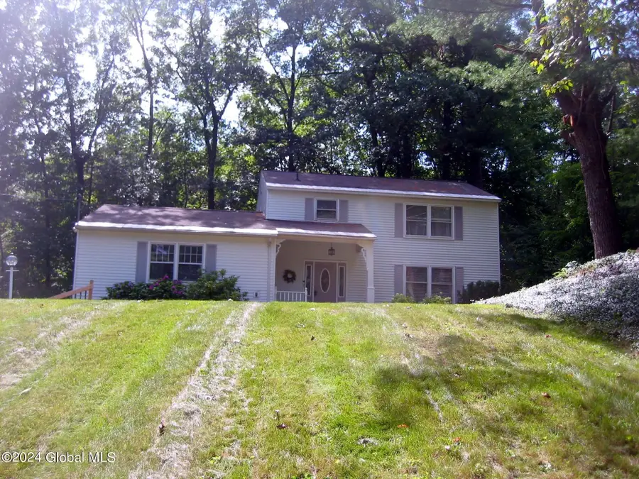 4 Berkshire Drive, Clifton Park, NY 12065 - #2