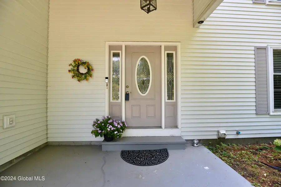 4 Berkshire Drive, Clifton Park, NY 12065 - #3