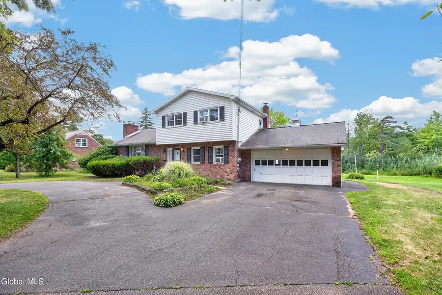 585 Saint David's Lane, Niskayuna, NY 12309 - #2