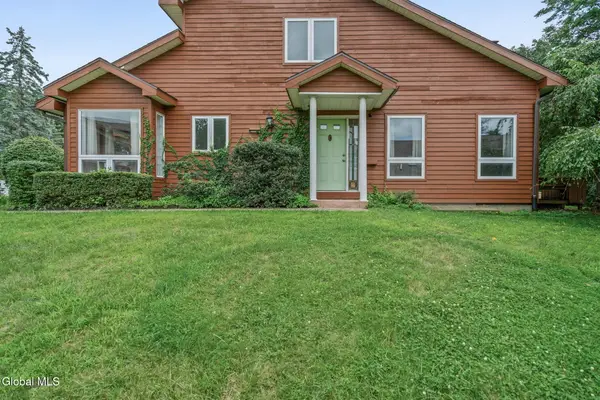 18 Lillian Lane, Troy, NY 12180