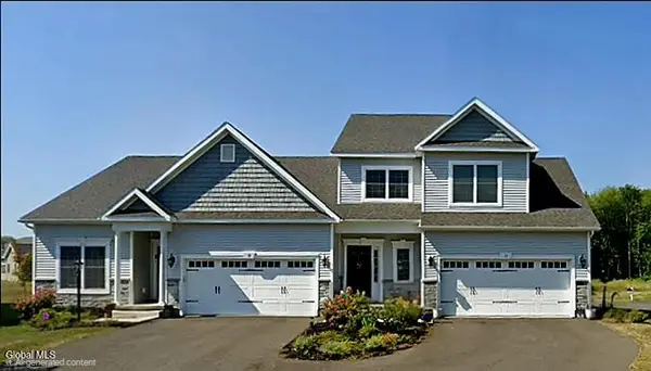 11 Boggs Street, Halfmoon, NY 12118