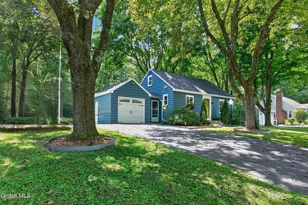 18 E Fernbank Avenue, Bethlehem, NY 12054