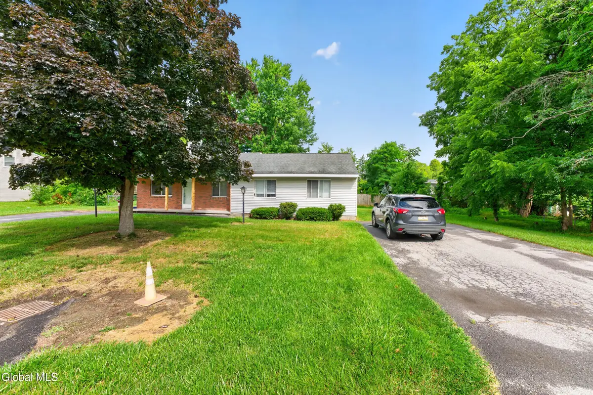 17 Berwyn Street, Colonie, NY 12304 - #1
