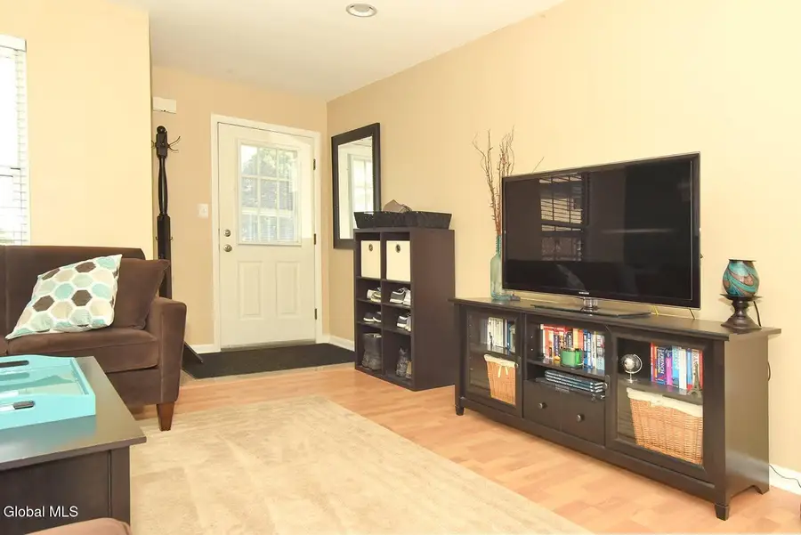25B Pine Lane #APT 8, Albany, NY 12203 - #3