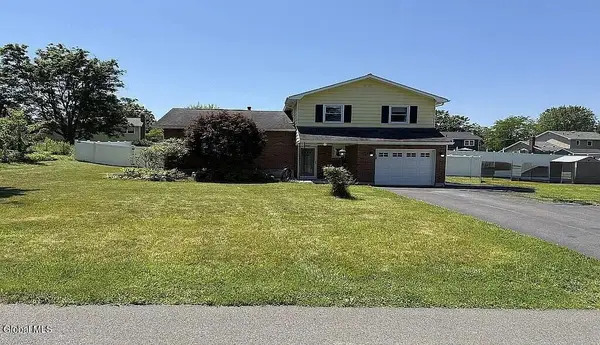 16 Sherbrook Drive, Bethlehem, NY 12158