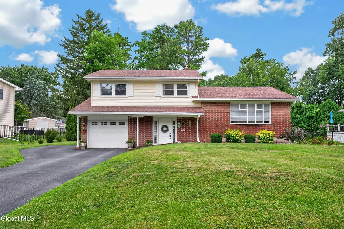 11 Evergreen Drive, Voorheesville, NY 12186 - #1