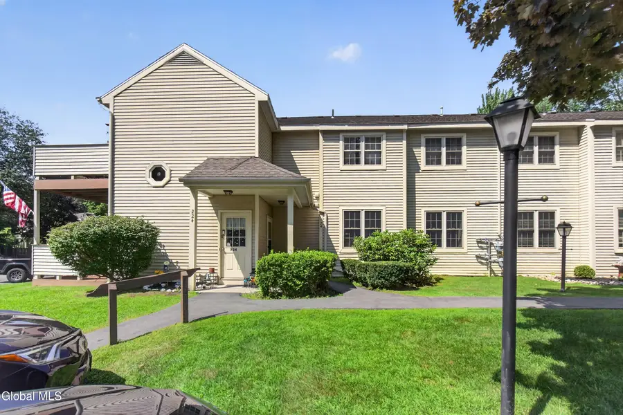 124 Monmouth Way, Halfmoon, NY 12065 - #2
