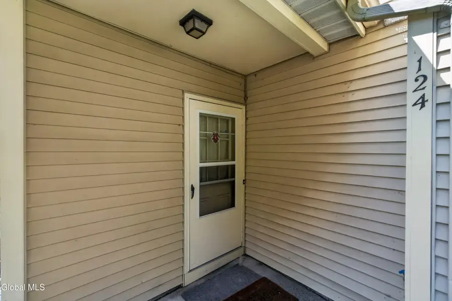 124 Monmouth Way, Halfmoon, NY 12065 - #3