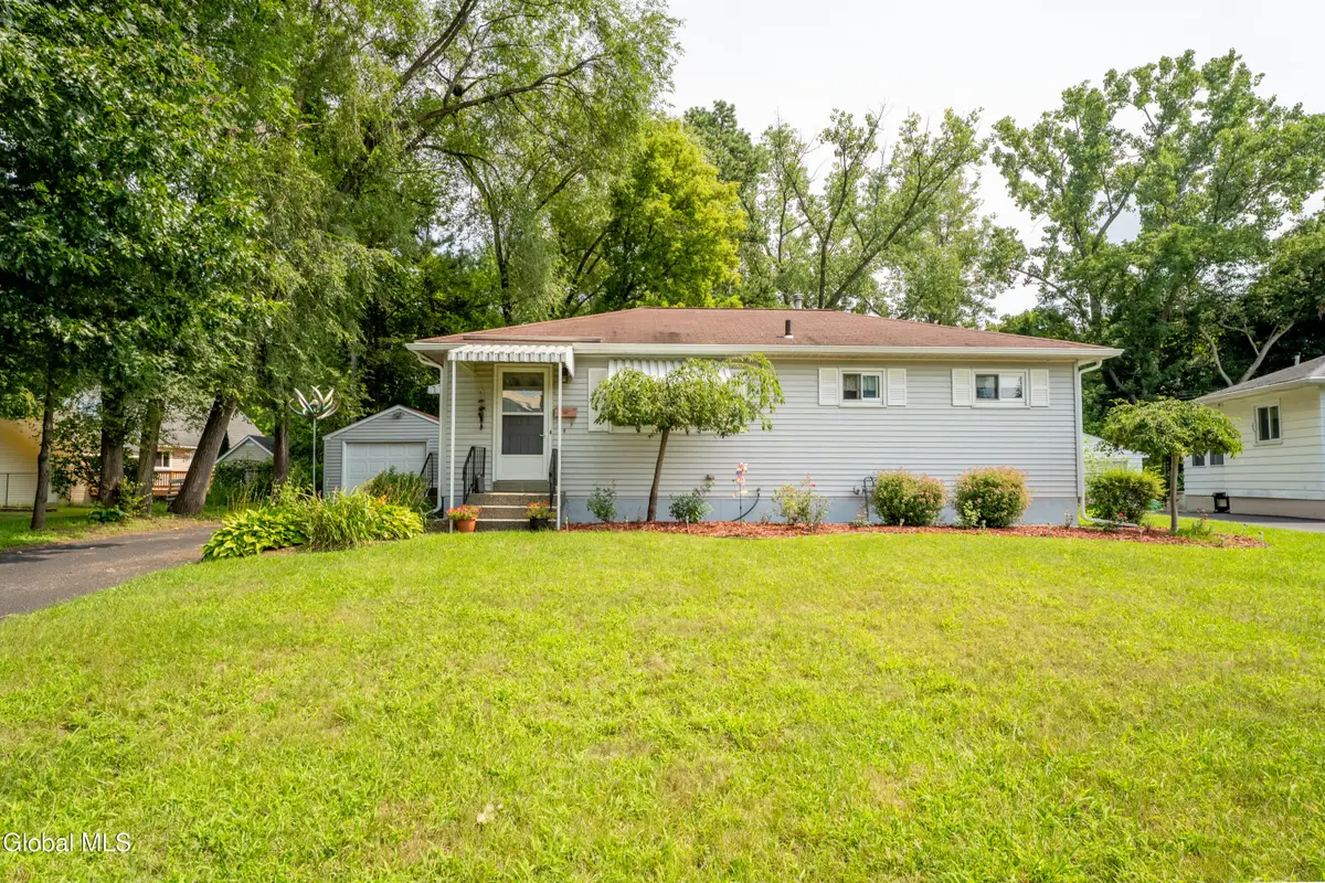 6 Huckleberry Lane, Colonie, NY 12205 - #1
