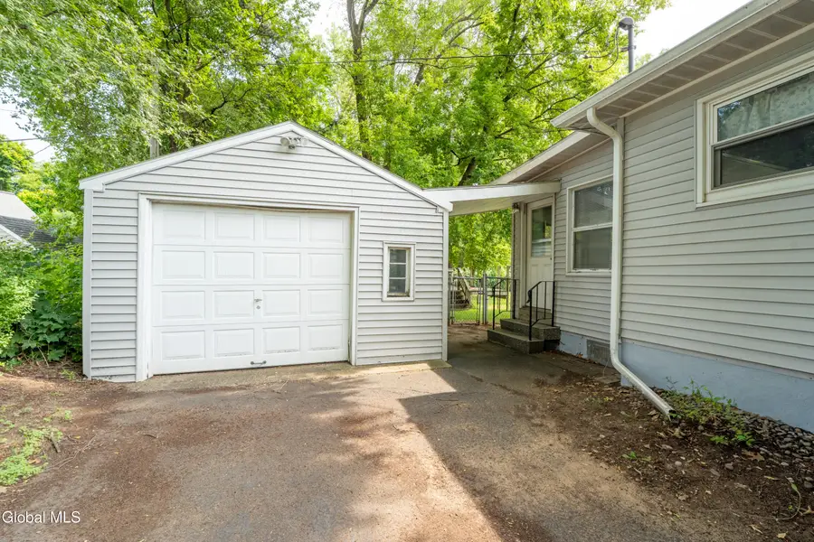 6 Huckleberry Lane, Colonie, NY 12205 - #2