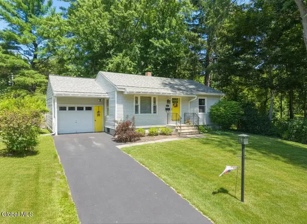 39 E Fernbank Avenue, Bethlehem, NY 12054