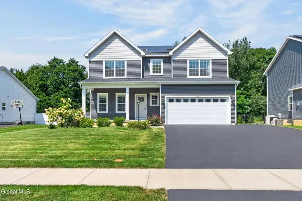 38 Wyatts Circle, East Greenbush, NY 12144