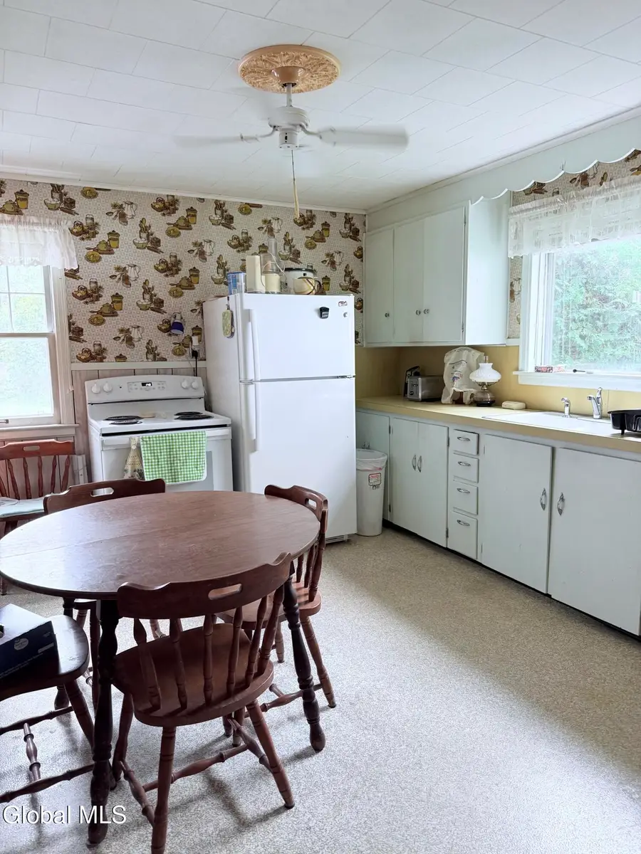 184 S Kingsboro Avenue, Gloversville, NY 12078 - #2