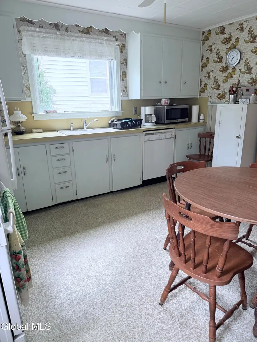 184 S Kingsboro Avenue, Gloversville, NY 12078 - #3
