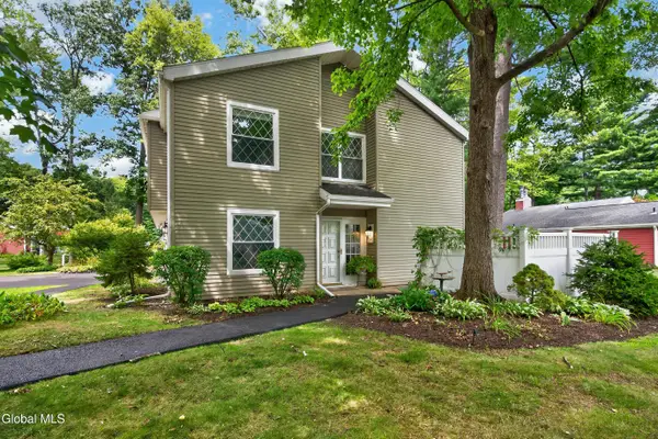 7 Spruce Court, Bethlehem, NY 12054