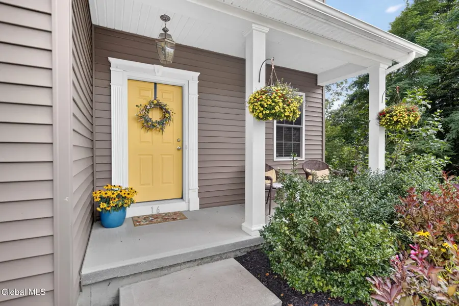 16 Napa Court, Schenectady, NY 12309 - #2