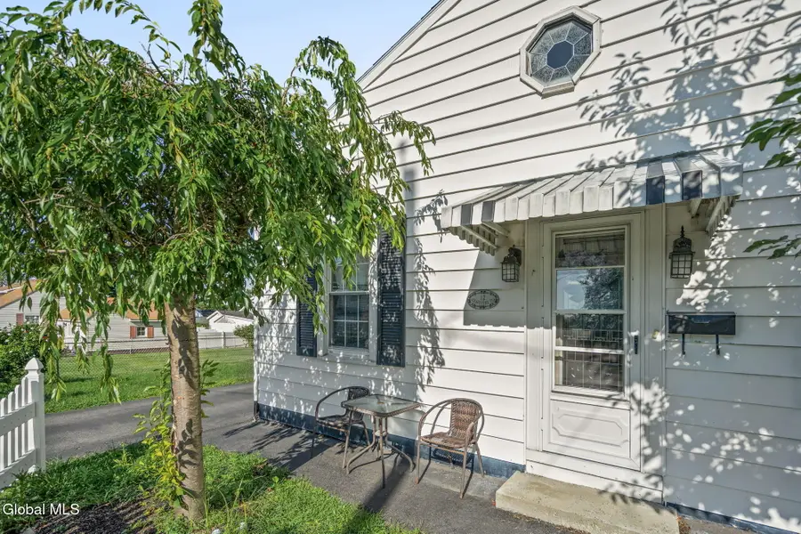 12 Grapevine Place, Latham, NY 12110 - #3