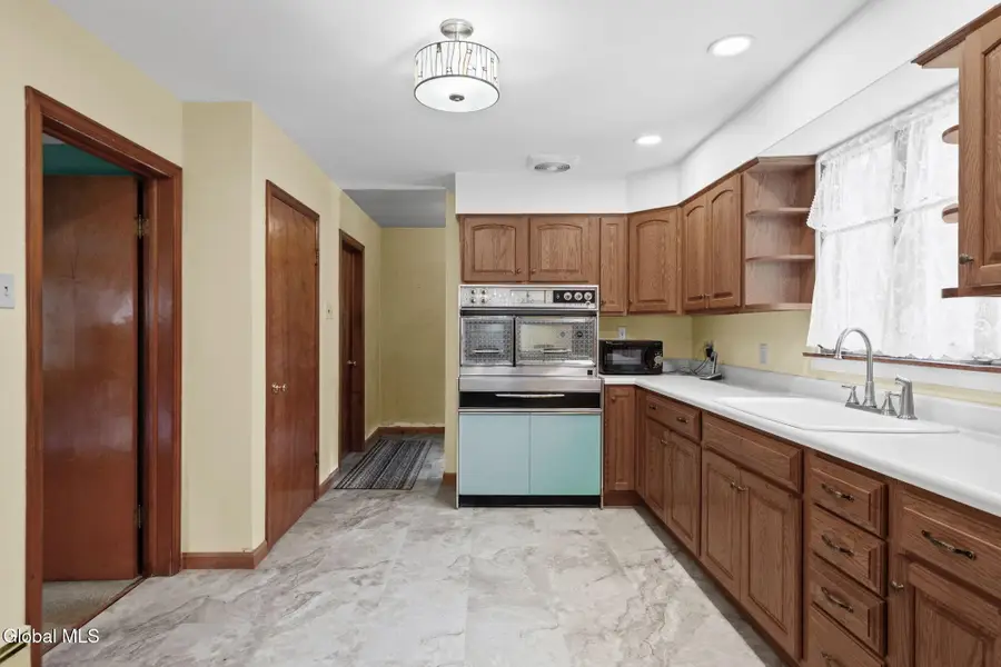 25 Van Dyke Avenue, Amsterdam, NY 12010 - #3