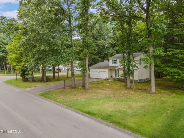 18 Pinehollow Drive, Ballston Spa, NY 12020