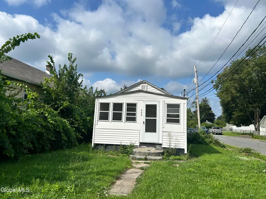 902 Draper Avenue, Rotterdam, NY 12306 - #2