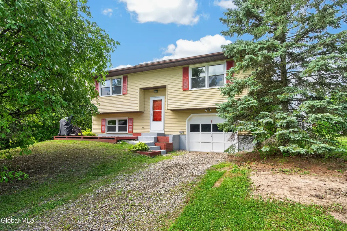 7 Silver Berry Place, Albany, NY 12211 - #1