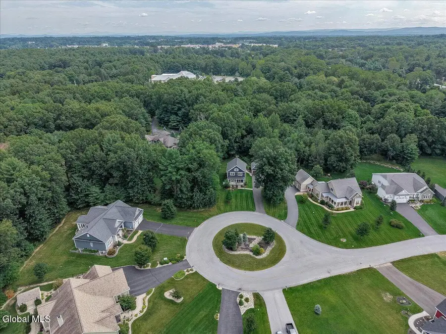 10 Emerald Terrace, Clifton Park, NY 12065 - #3