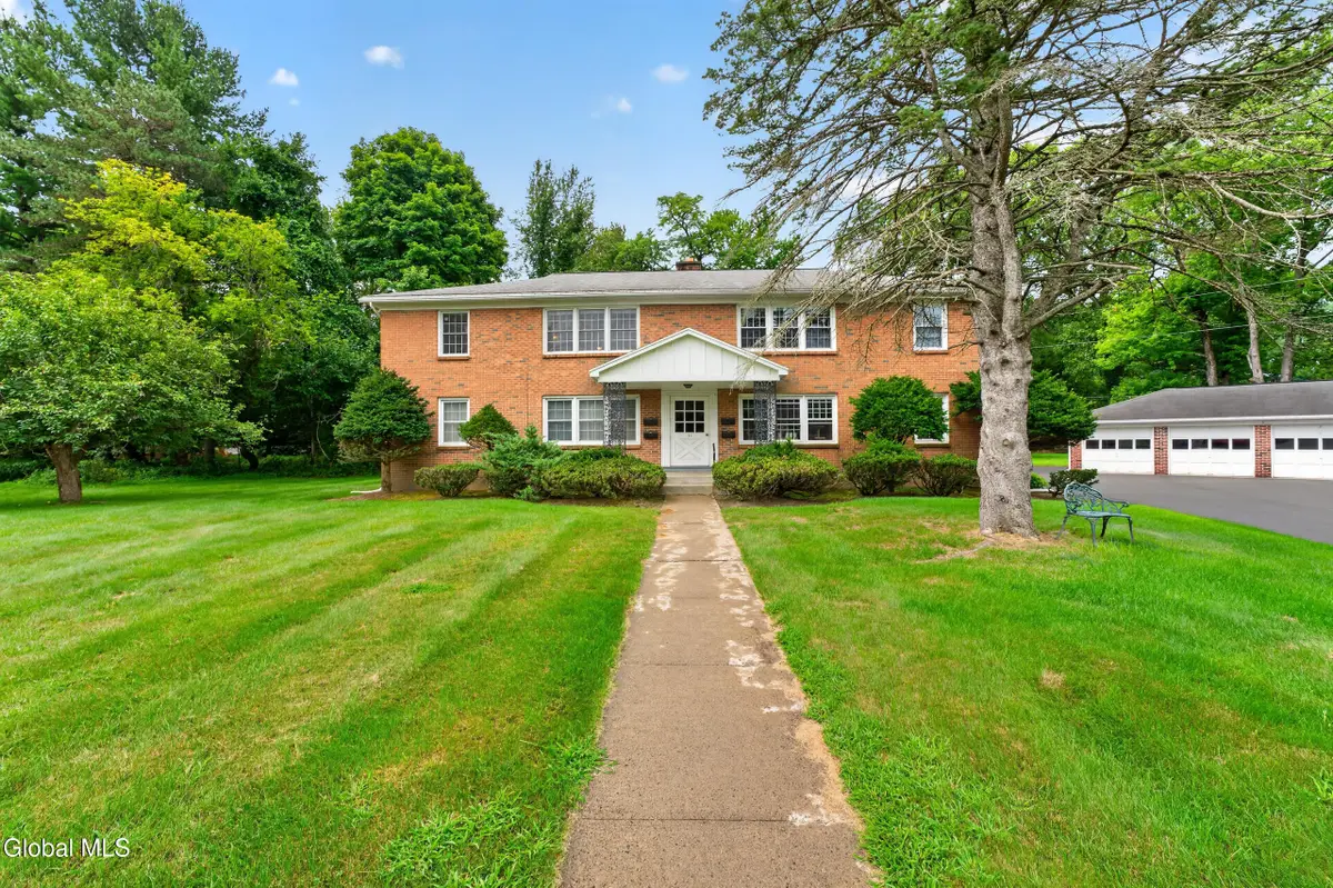 11 Kensington Court #APT 3, Bethlehem, NY 12054 - #1