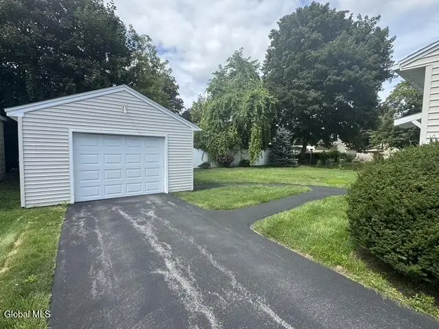 25 Pawling Avenue, Halfmoon, NY 12118 - #3