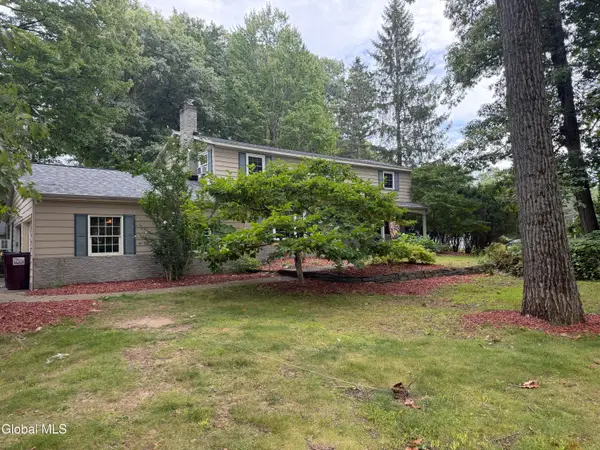 2 Acorn Grove, Clifton Park, NY 12019