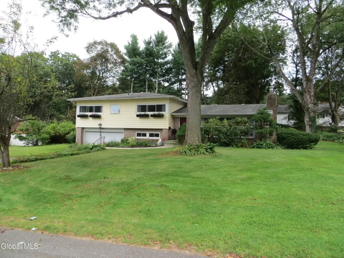 7 Paul Holly Drive, Loudonville, NY 12211 - #1