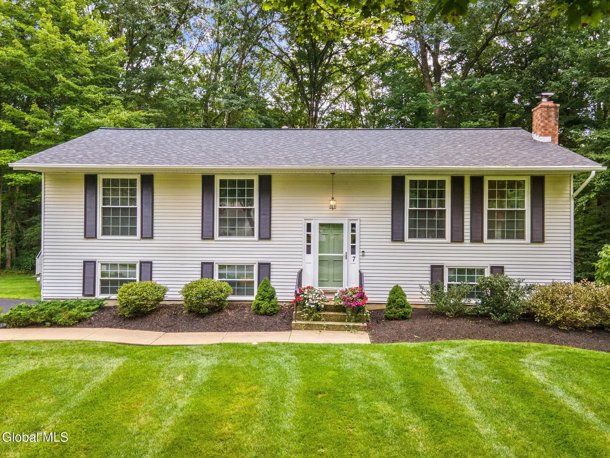 7 Acorn Avenue, Clifton Park, NY 12065 - #1