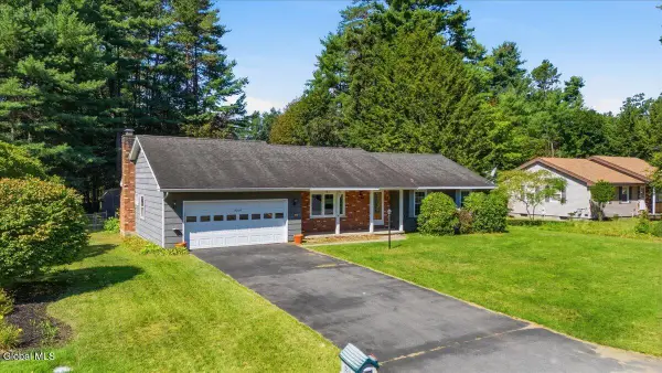 14 Crownwood Lane, Queensbury, NY 12804