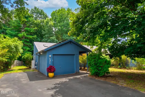 121 Arrow Wood Place, Malta, NY 12020