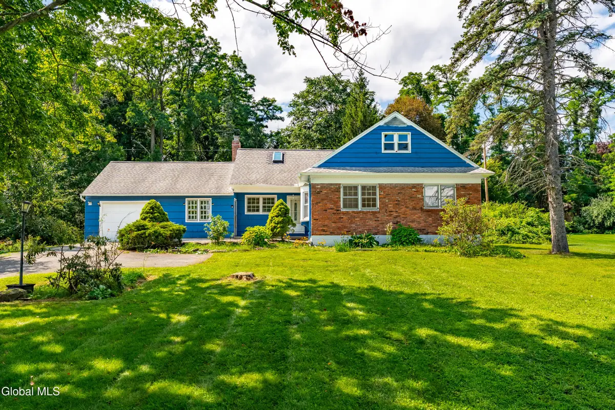 4132 Buckingham Drive, Niskayuna, NY 12304 - #1