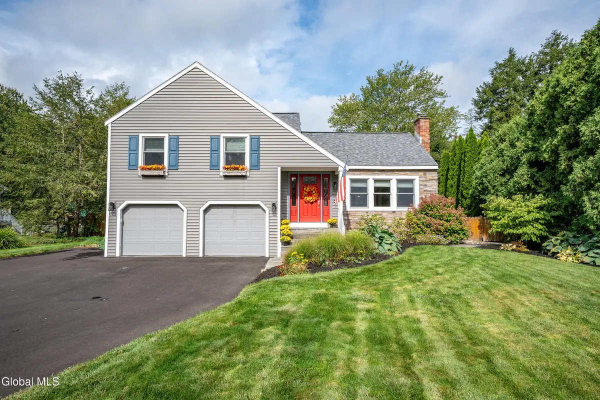 945 Mohegan Road, Niskayuna, NY 12309 - #1