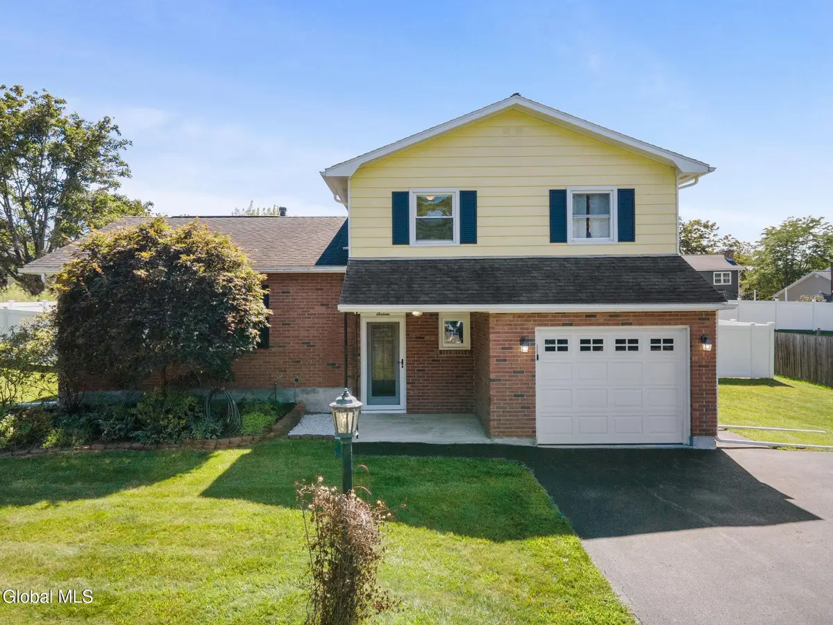 16 Sherbrook Drive, Bethlehem, NY 12158 - #1