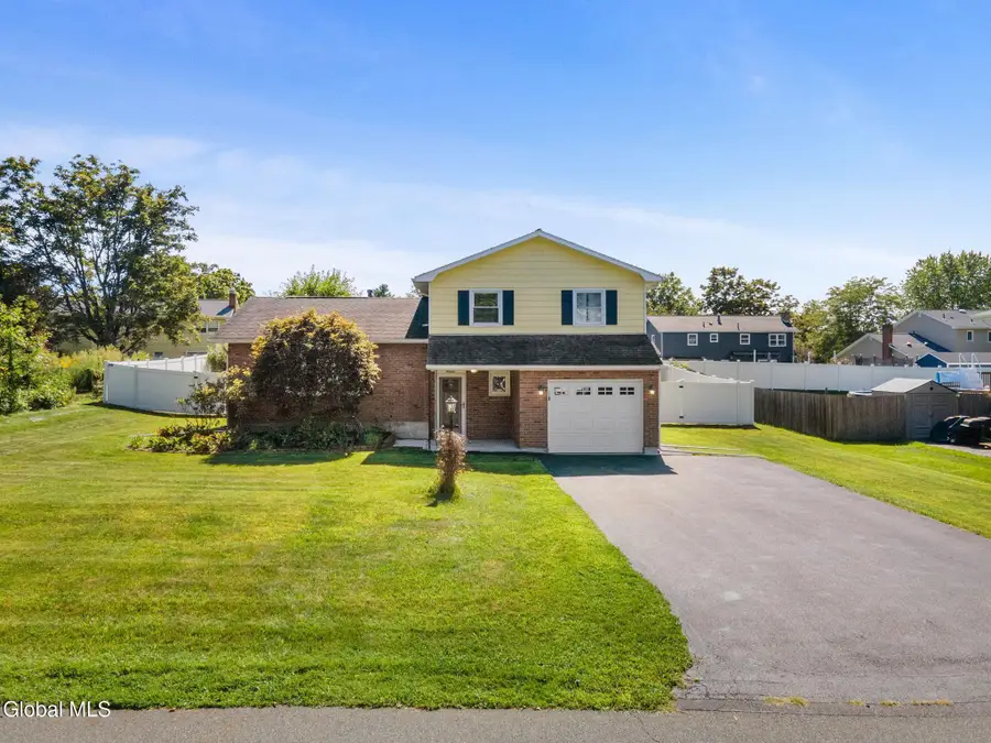 16 Sherbrook Drive, Bethlehem, NY 12158 - #2