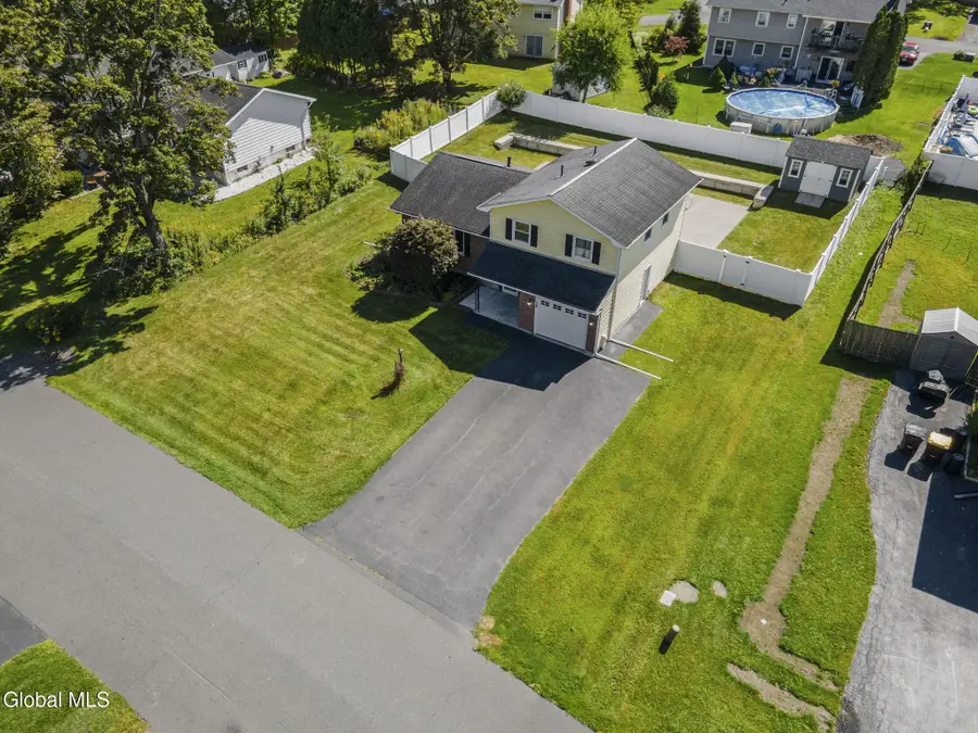 16 Sherbrook Drive, Bethlehem, NY 12158 - #3