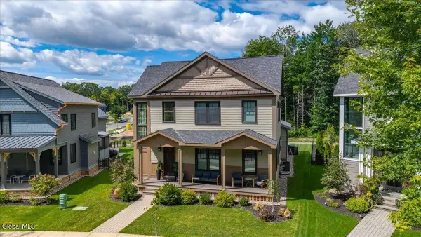 31 Oak Ridge Boulevard, Saratoga Springs, NY 12866