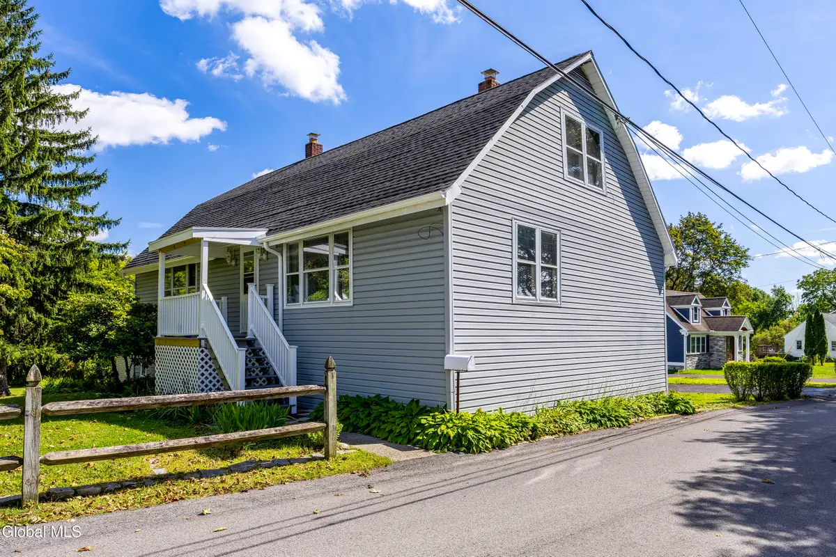 2 Landor Lane, Cohoes, NY 12047 - #1