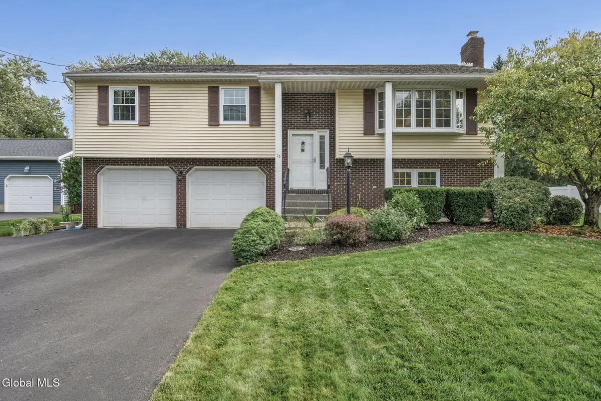 15 Willoughby Drive, Colonie, NY 12205 - #1