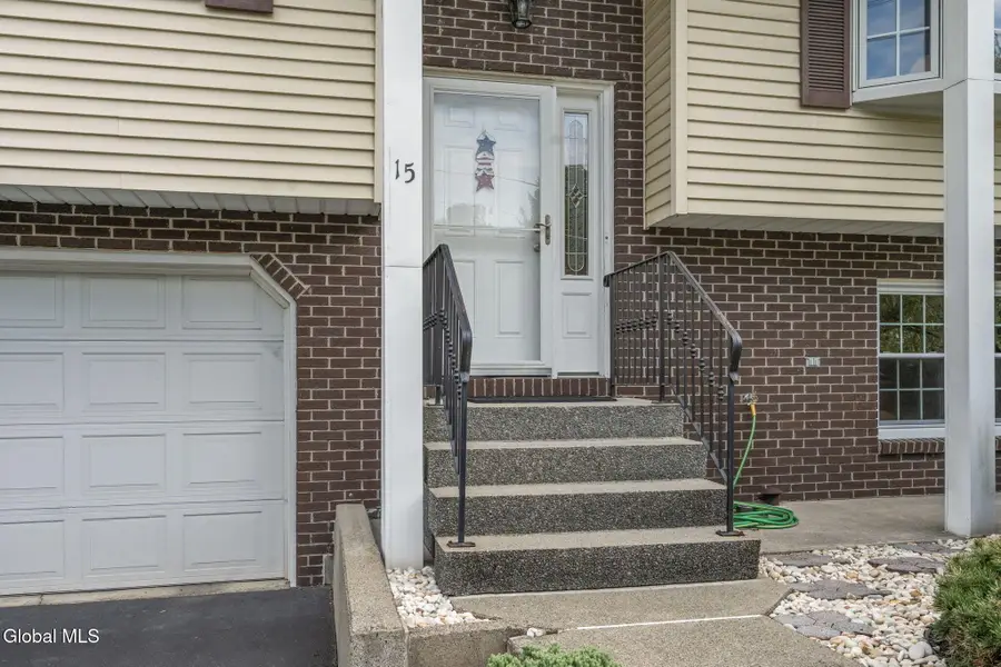 15 Willoughby Drive, Colonie, NY 12205 - #3