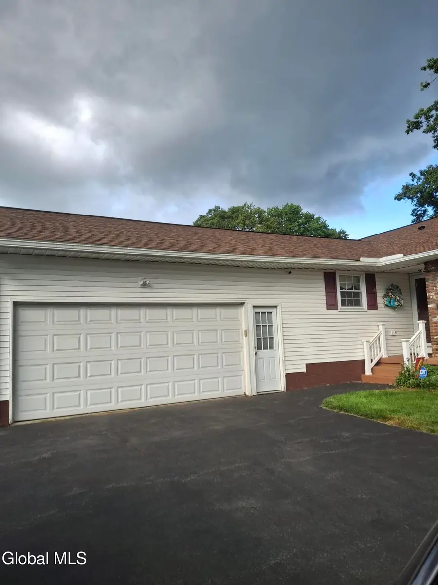 212 Shirlwood Drive, Rotterdam, NY 12306 - #2